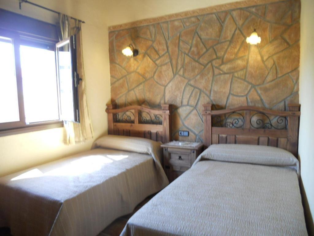 La Cueva Del Lince Guest House Zarza De Granadilla Ruang foto