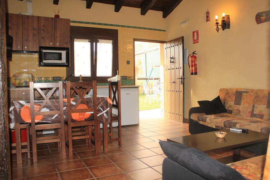 La Cueva Del Lince Guest House Zarza De Granadilla Ruang foto