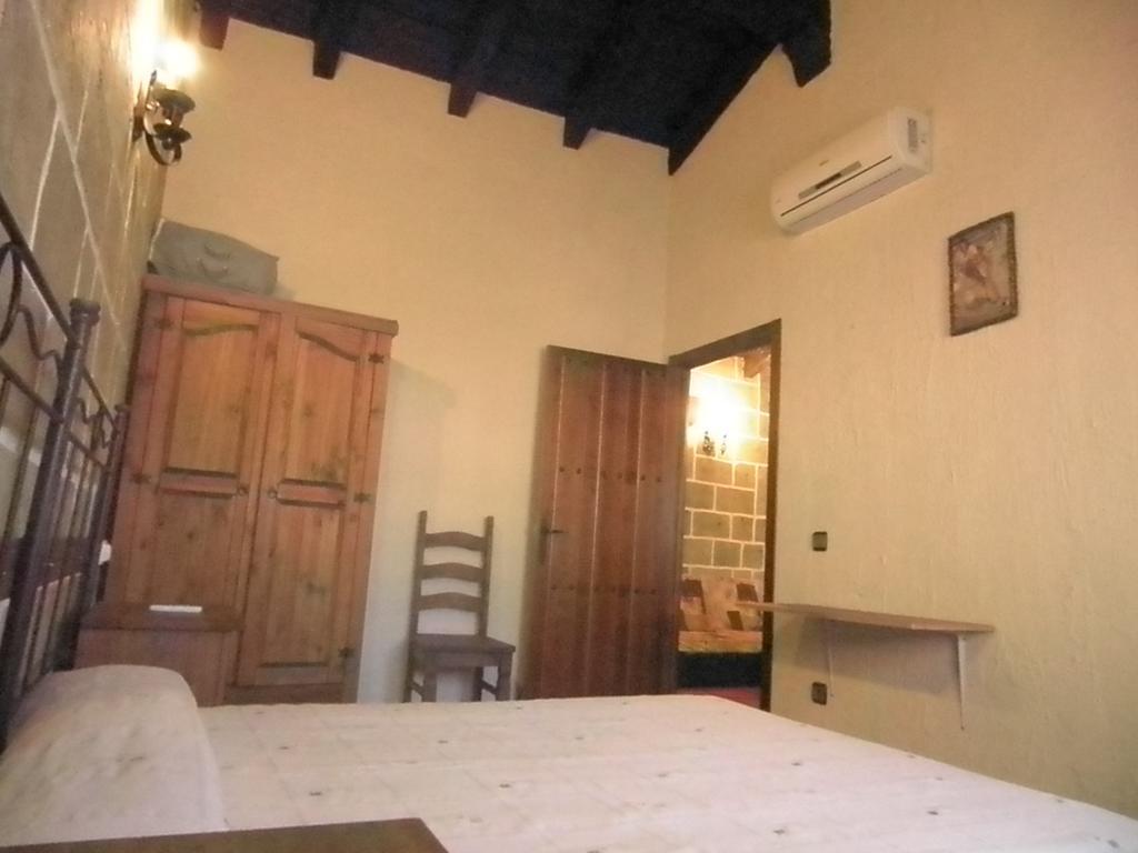 La Cueva Del Lince Guest House Zarza De Granadilla Bagian luar foto