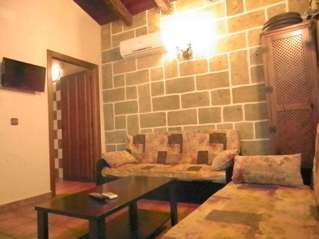 La Cueva Del Lince Guest House Zarza De Granadilla Bagian luar foto