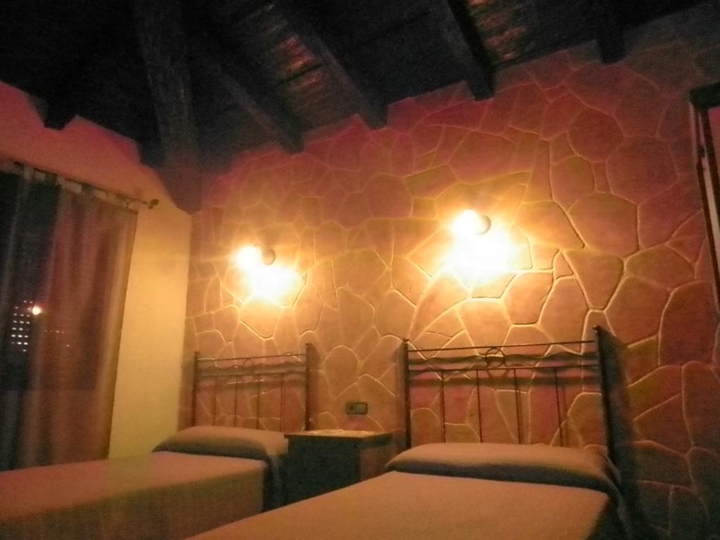 La Cueva Del Lince Guest House Zarza De Granadilla Bagian luar foto